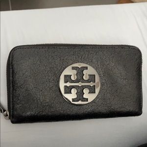 Tory burch black distressed wallet